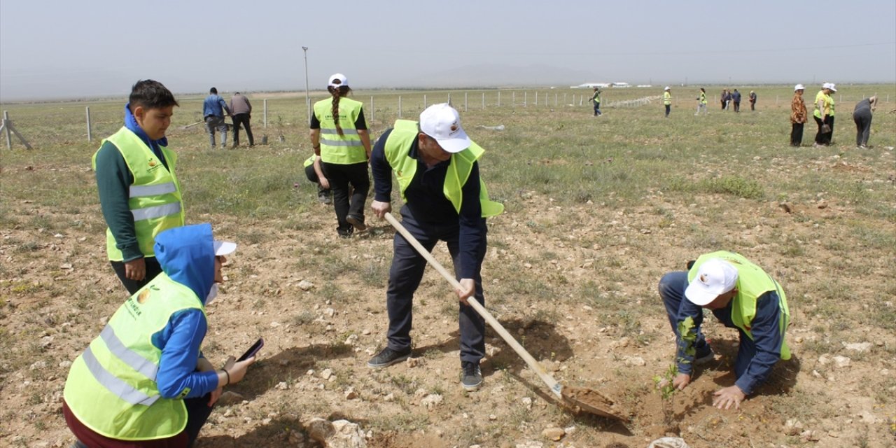 Çumra'da fidan dikme etkinliği ilgi gördü