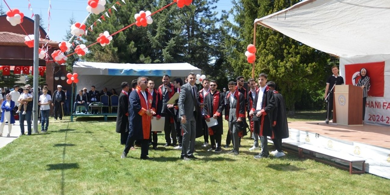 Kadınhanı'ndaki yüksekokulda mezuniyet heyecanı
