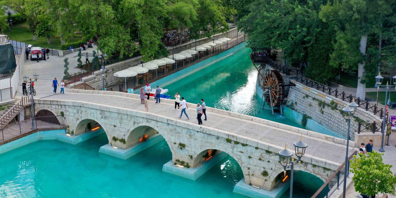 Meram Bağı ve Tarihi Çay Bahçesi sezonu açtı