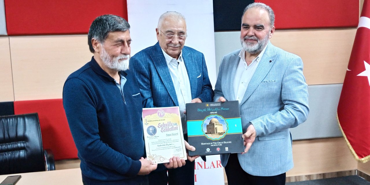 'Bizim sanatlarımız Kur’an’a hizmettir'