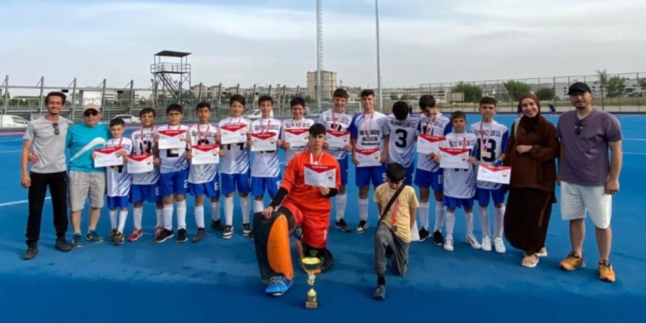 Süleyman Çelebi Ortaokulu  Hokey Takımı Türkiye Şampiyonu oldu