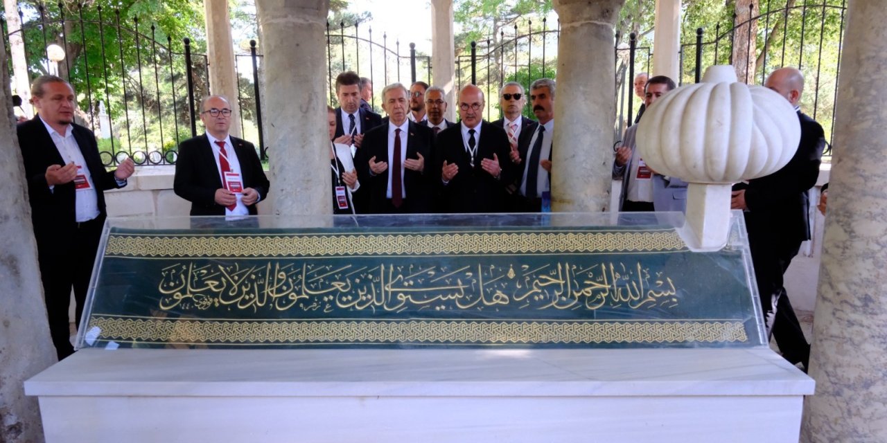 Yavaş'tan Nasreddin Hoca'ya ziyaret