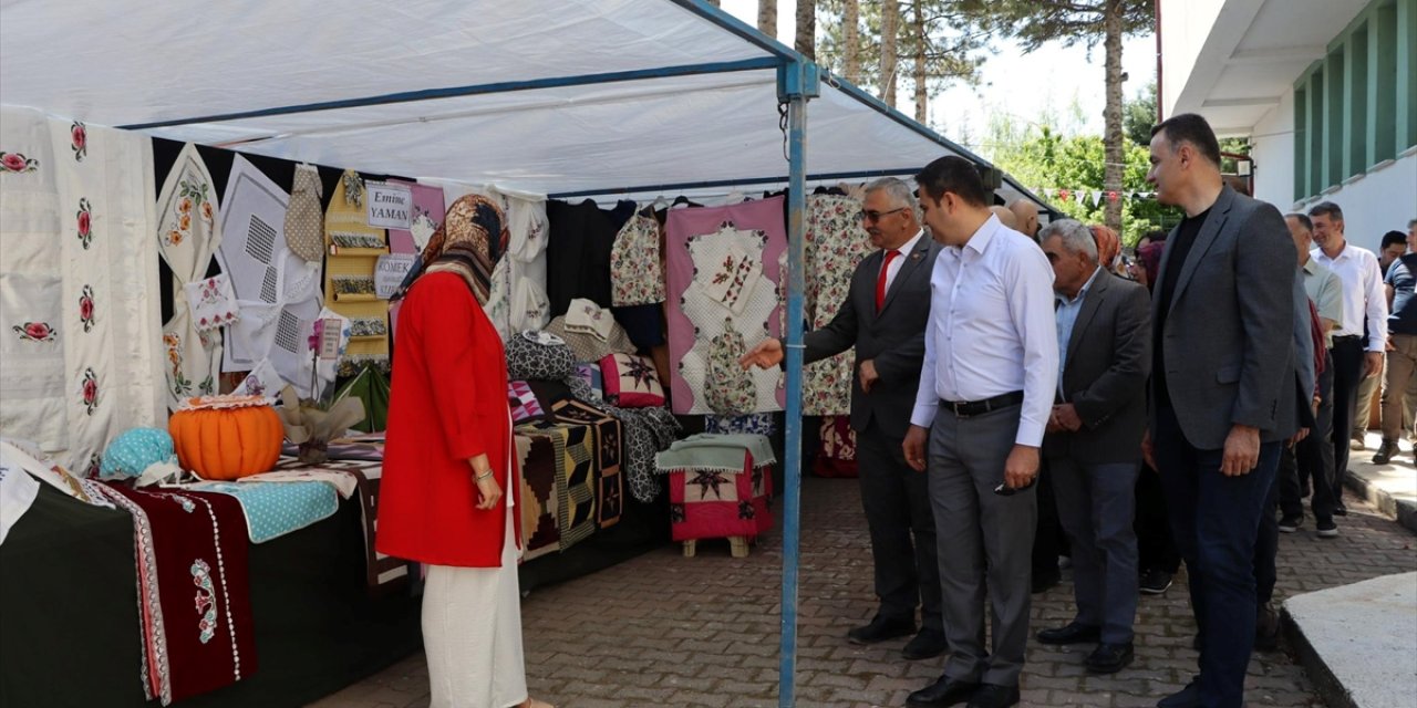 Beyşehir'deki yıl sonu sergisi büyük ilgi gördü