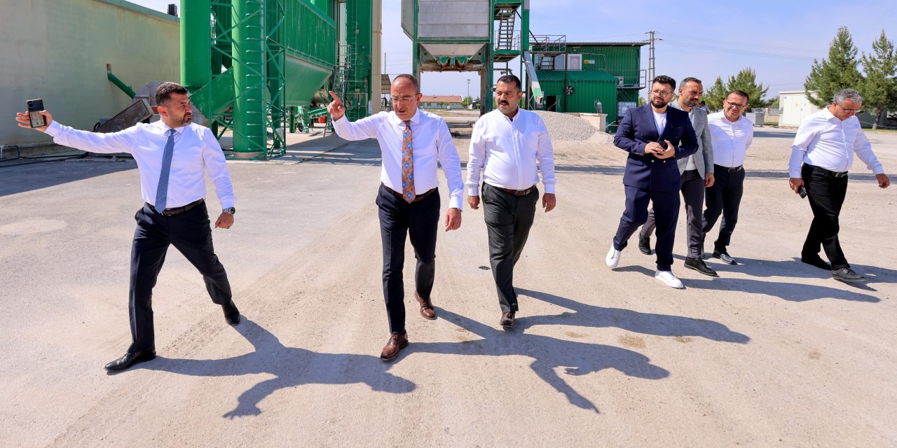 Kavuş, Meram'daki asfalt çalışmalarını denetledi