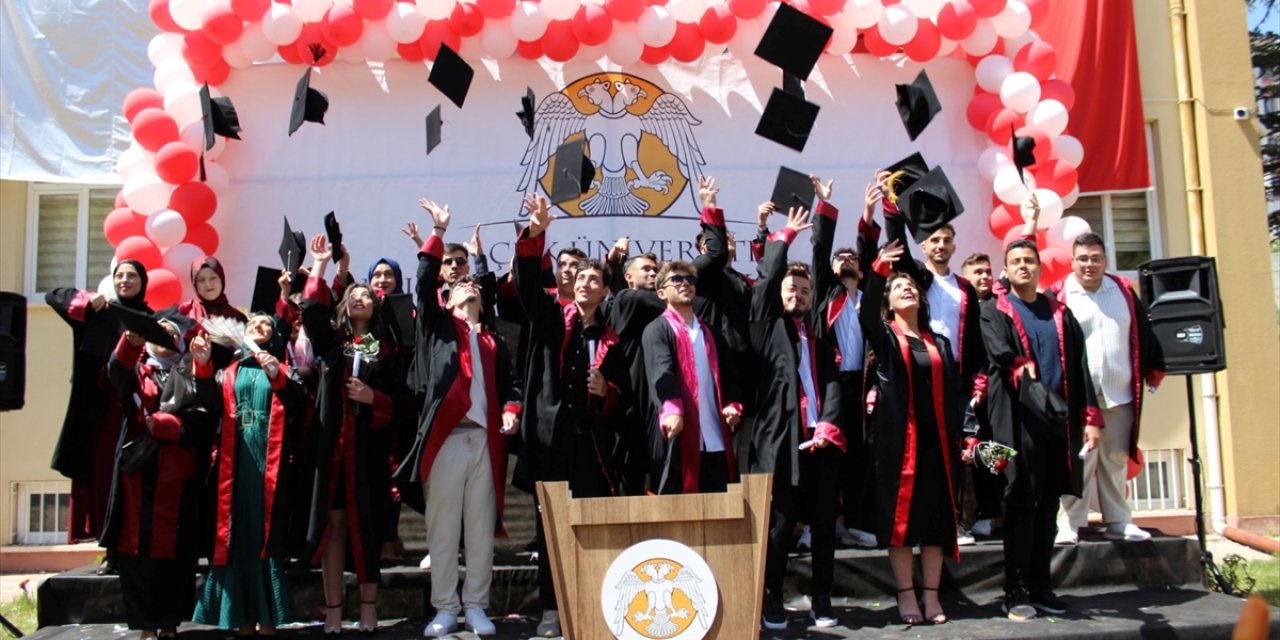 Huğlu Meslek Yüksek Okulu'nda mezuniyet heyecanı