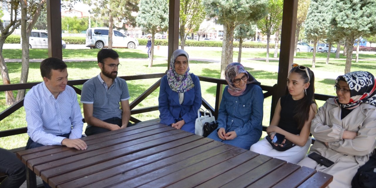 Talasemi hastalığıyla mücadeleyi kurduğu dernekle sürdürüyor