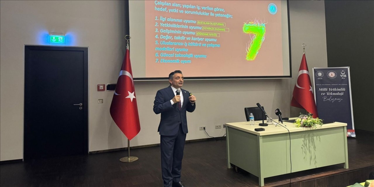 Türk savunma sanayi firmaları Berlin'de öğrencilerle buluştu