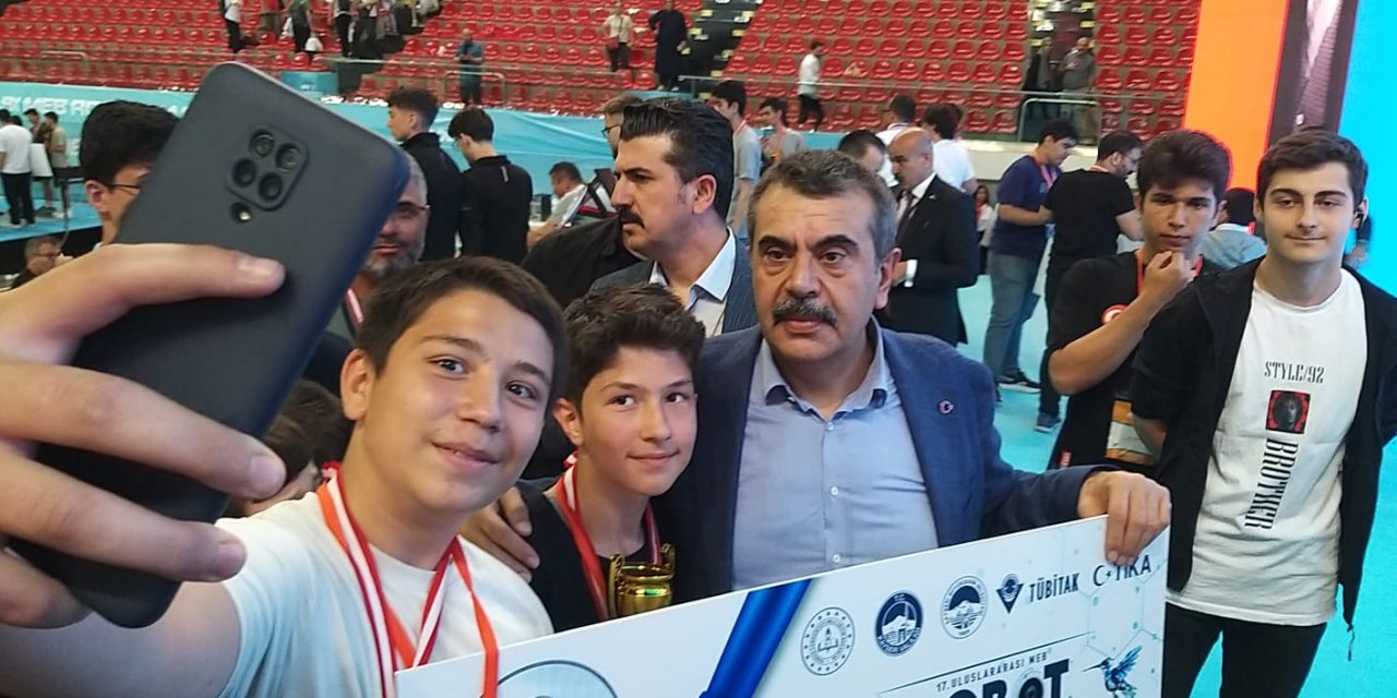 Robot yarışmasında Türkiye birincisi Konya'dan