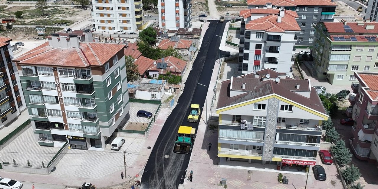 Konya'nın iki mahallesinde asfalt çalışması sürüyor