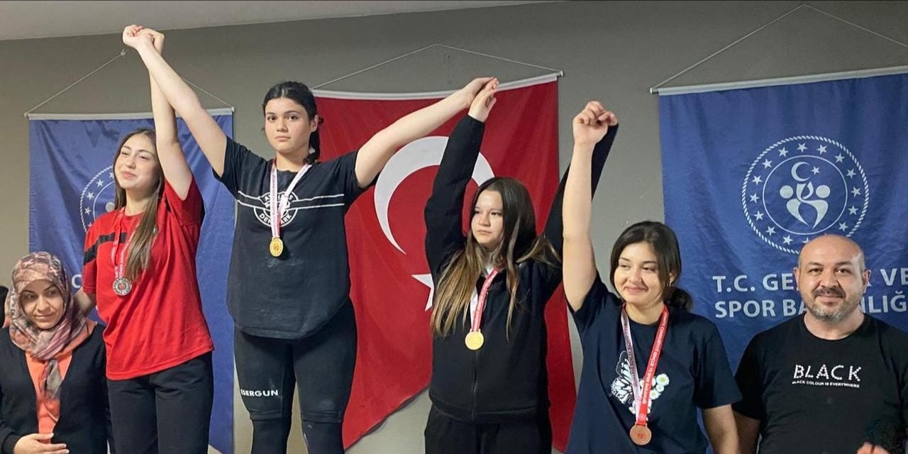 Karataylı halterciler  göz doldurdu