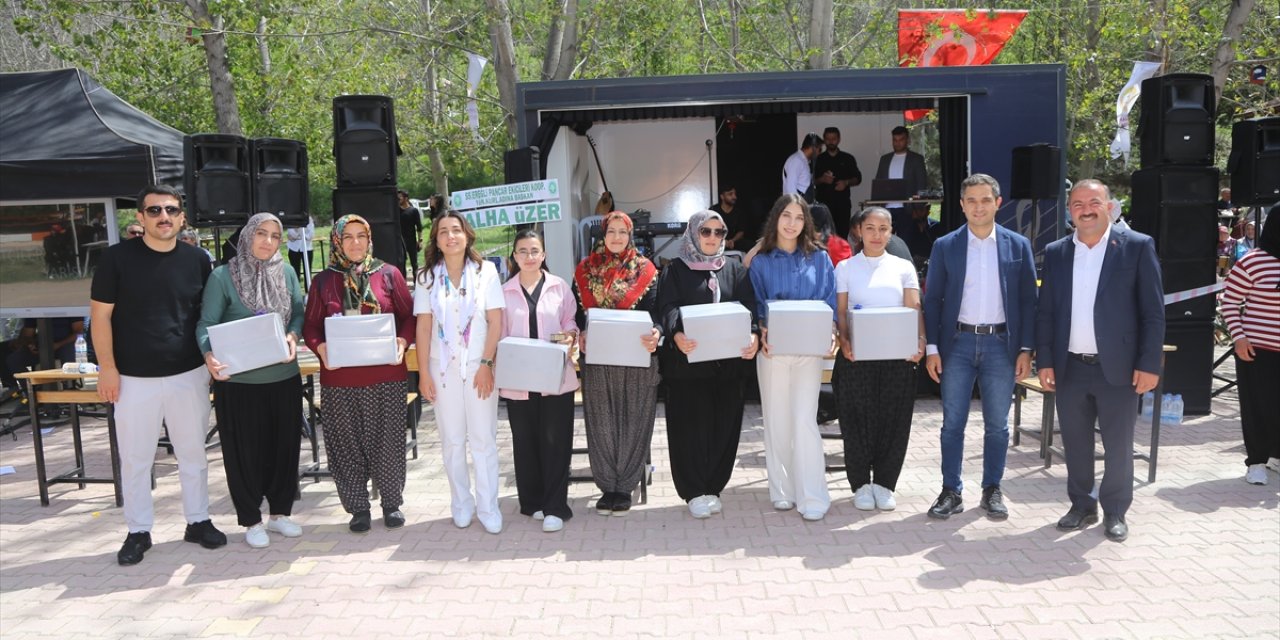 Çiftçi kadınlar yarıştılar, gram altını kaptılar