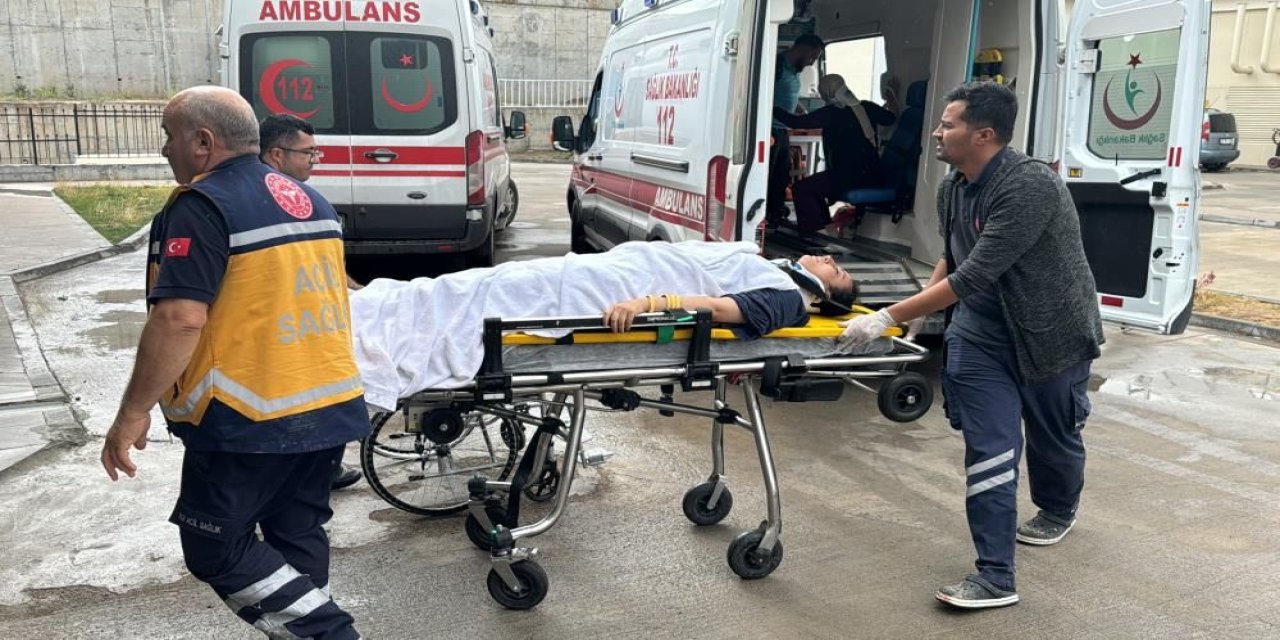 Konya'da otomobil golf aracına çarptı