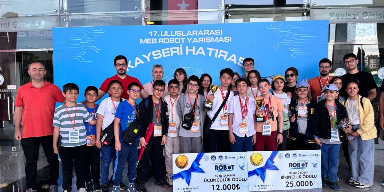 KAPSÜL'den robot yarışmasında 6 derece birden