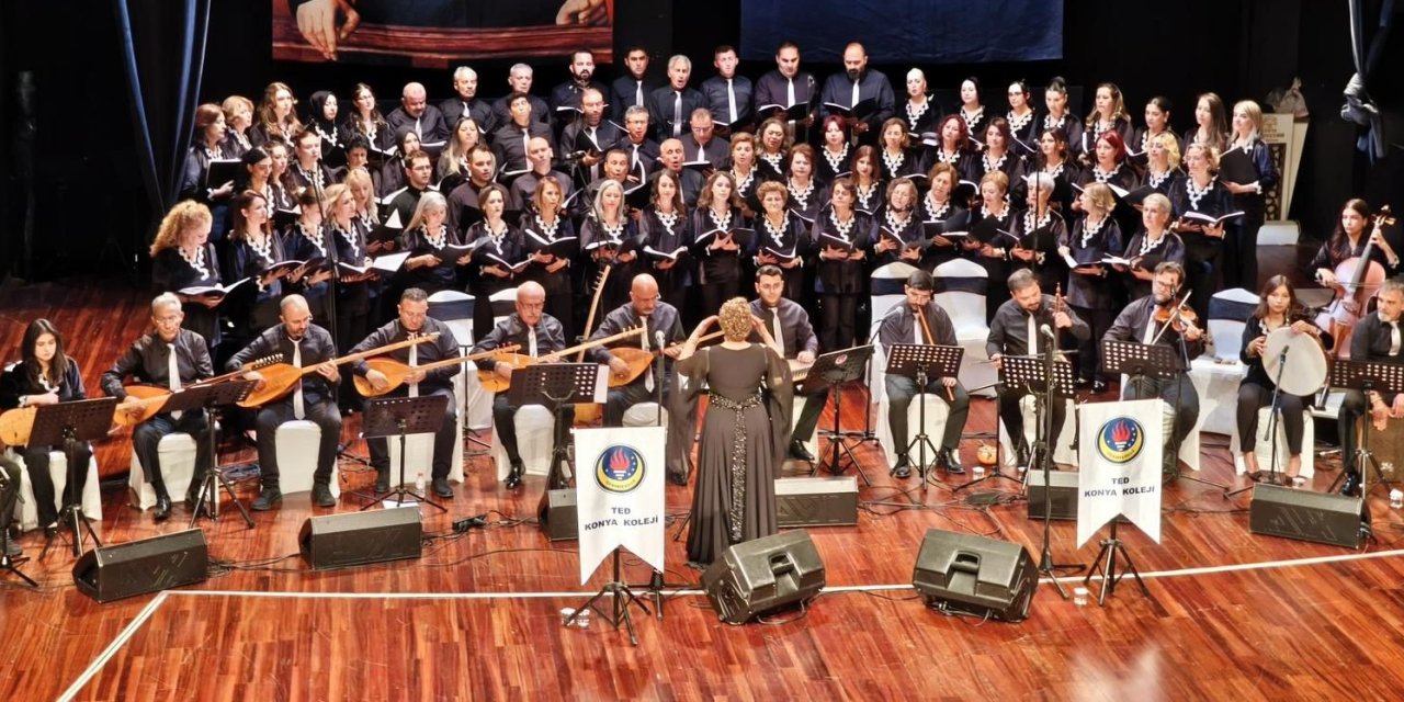 ‘Bir Meşale de Sen Yak’ konseri ilgi gördü