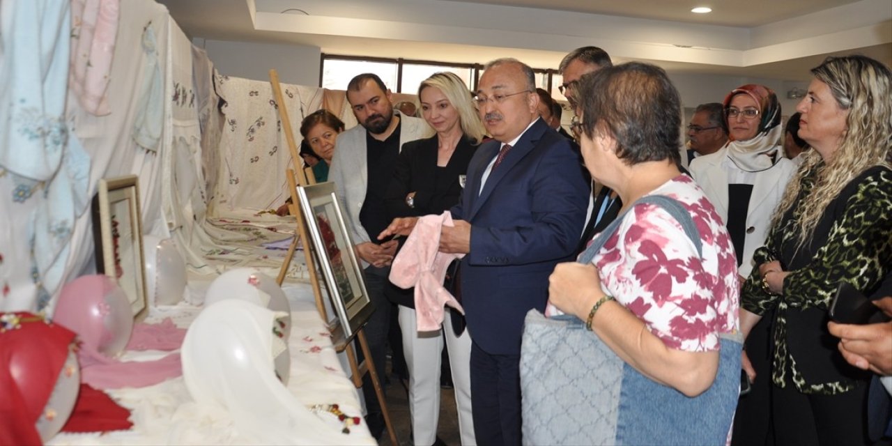 Akşehir'de KOMEK sergisi açıldı