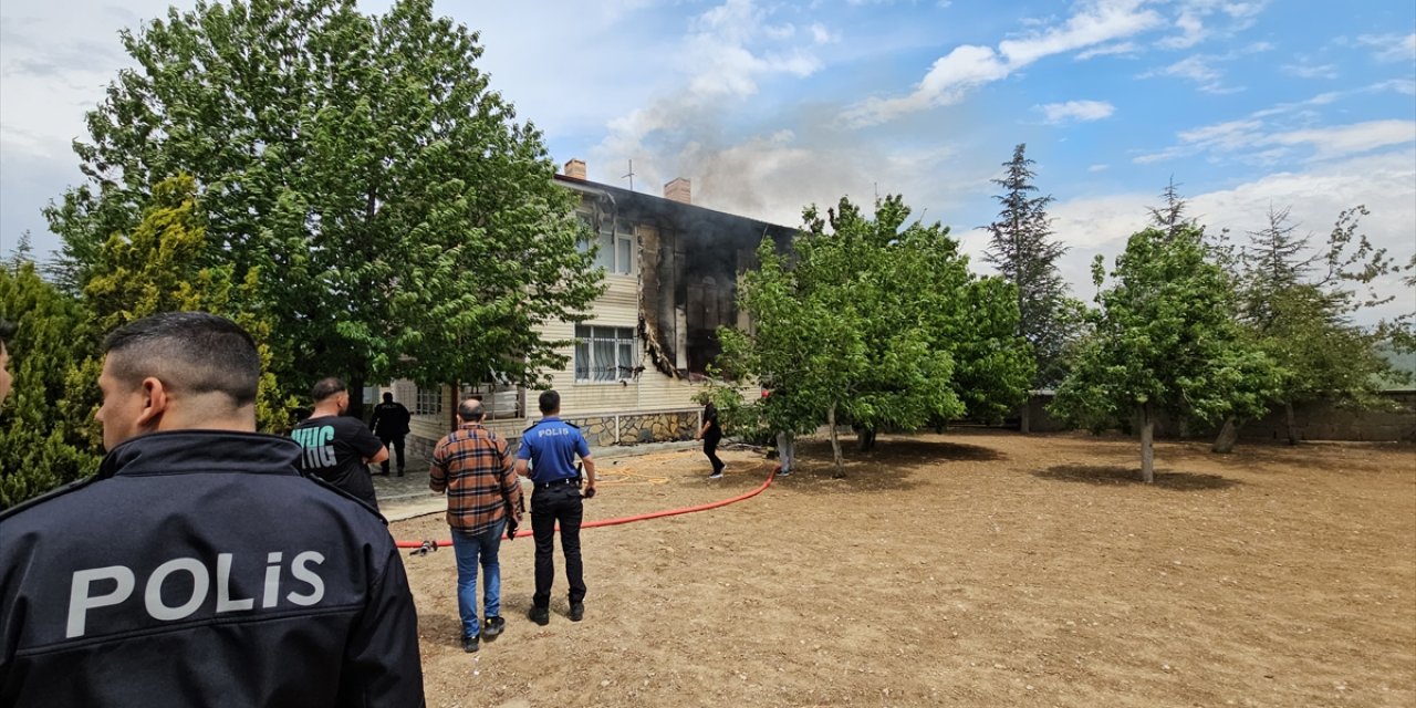 Kulu'da iki katlı evde çıkan yangın söndürüldü