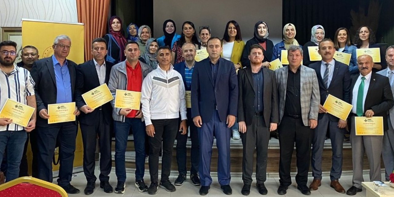 Seydişehir'de öğretmenlere 'Akademi Belgesi'