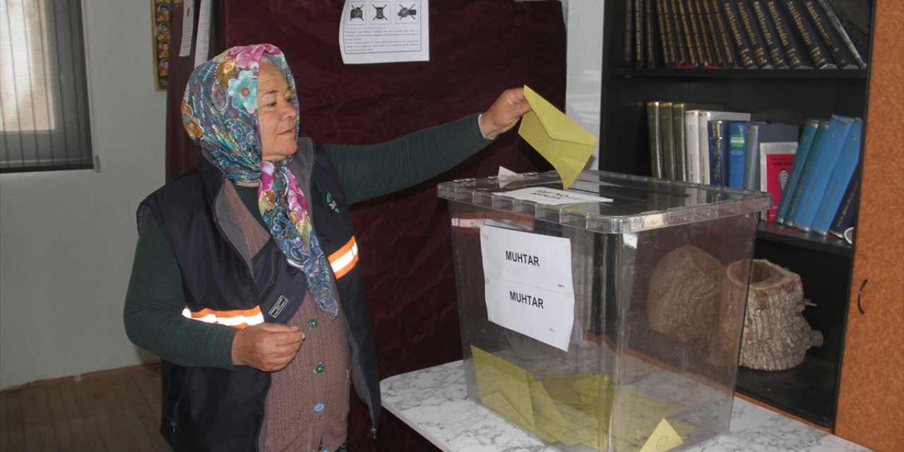 Konya'da mahalleli muhtarını seçti