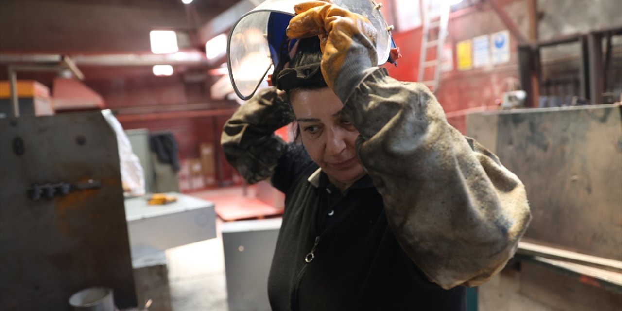 Kaynak ve zımpara işleri kadınlardan soruluyor