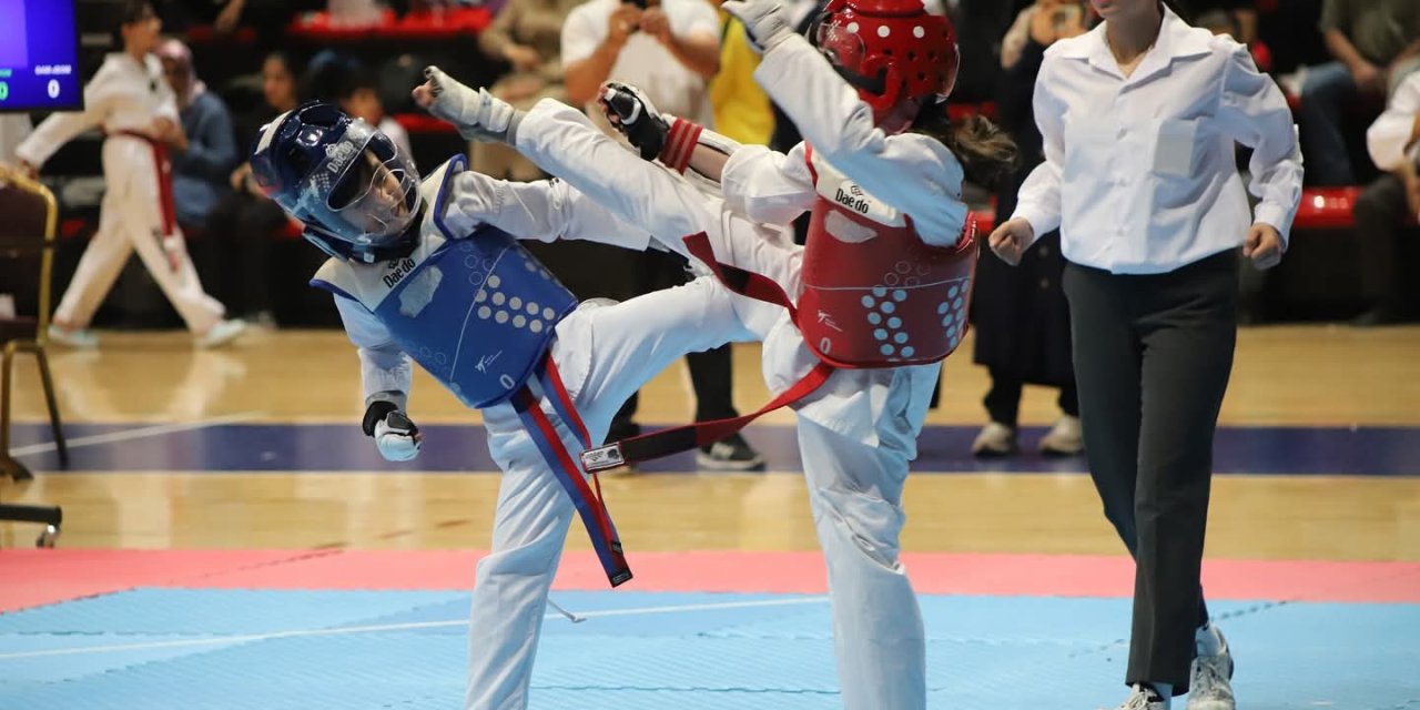 Küçükler tekvando şampiyonası nefes kesti