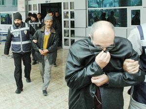Bankayı 1.5 milyon lira dolandıran 7 kişi tutuklandı