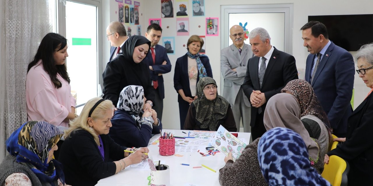 Akın'dan Alzheimer Yaşam Merkezi’ne ziyaret