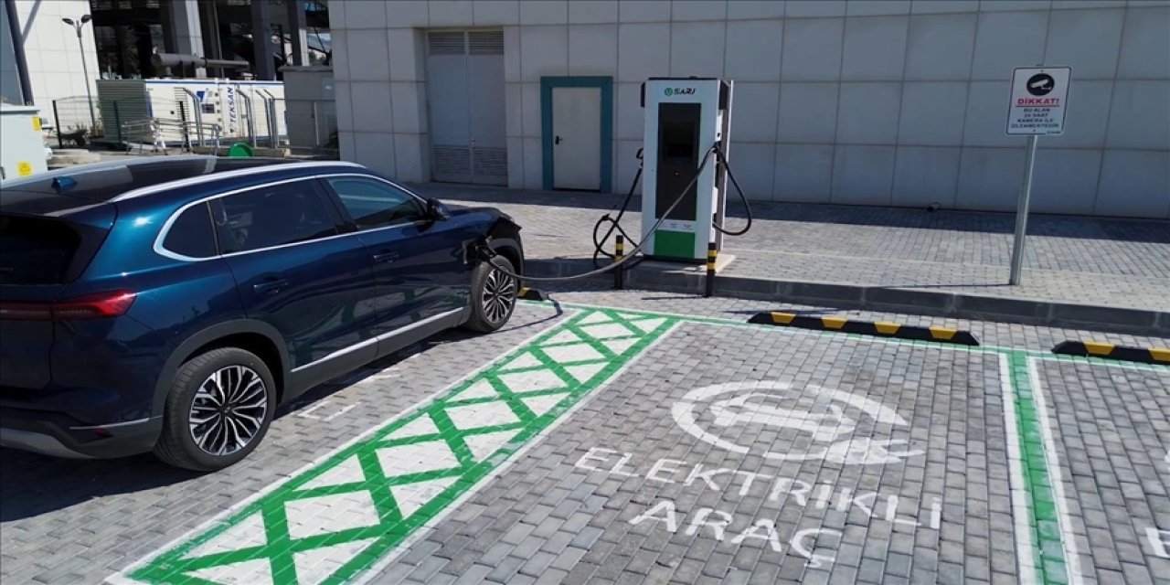 Ulaştırma ve Altyapı Bakanı Uraloğlu, ülkede elektrikli araç şarj altyapısının hızla arttığını bildirdi