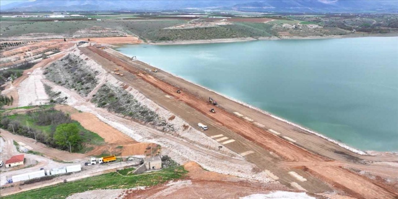 Malatya'da depremlerden etkilenen Sultansuyu Barajı'nda gövde onarım çalışmaları sürüyor