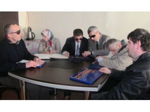 Gönül Gözleri İle Okuyorlar