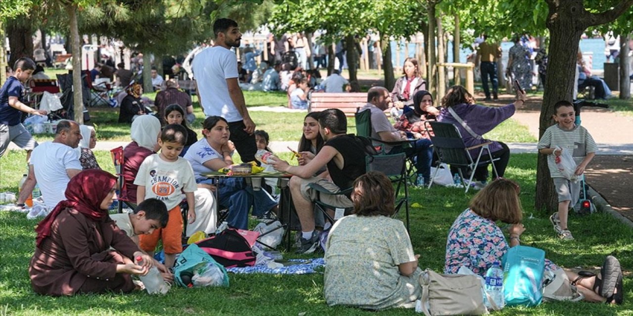 İstanbullular bayramın ikinci gününde sahil ve parklarda vakit geçirdi
