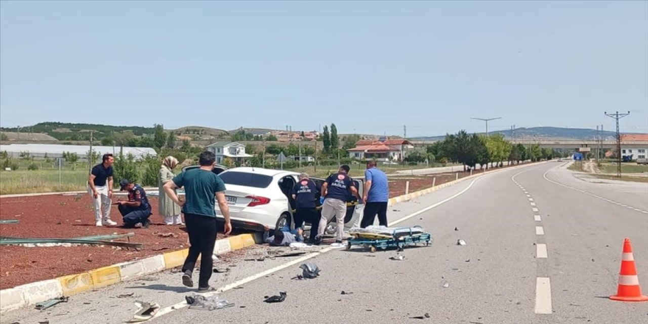 Yozgat'ta iki otomobilin çarpıştığı kazada 1 kişi öldü, 6 kişi yaralandı