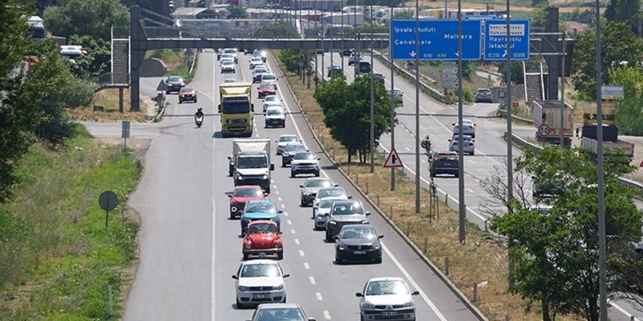 Yollarda bayram tatilinden dönüş yoğunluğu