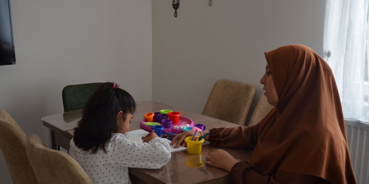 Annesini doğumda kaybeden Meryem, koruyucu ailesinin "en özel" çocuğu oldu