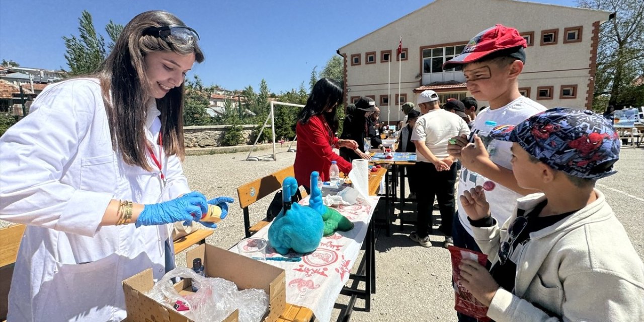 Üniversitelilerden köy okullarında bilim etkinliği