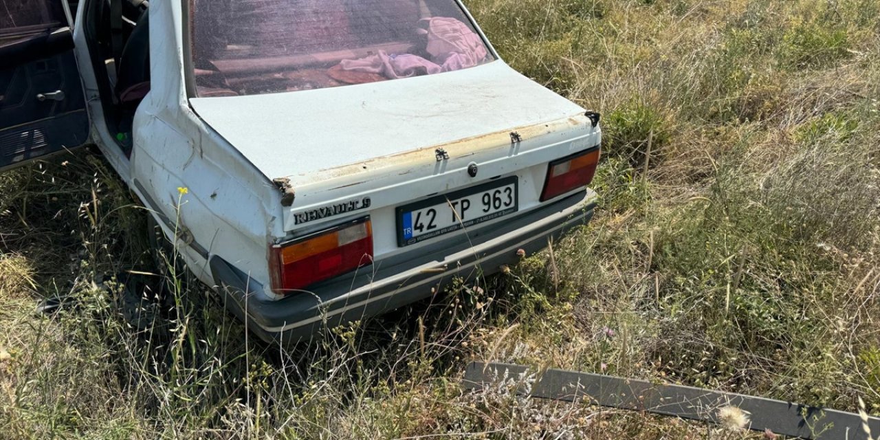 Konya'da devrilen otomobildeki 4 kişi yaralandı