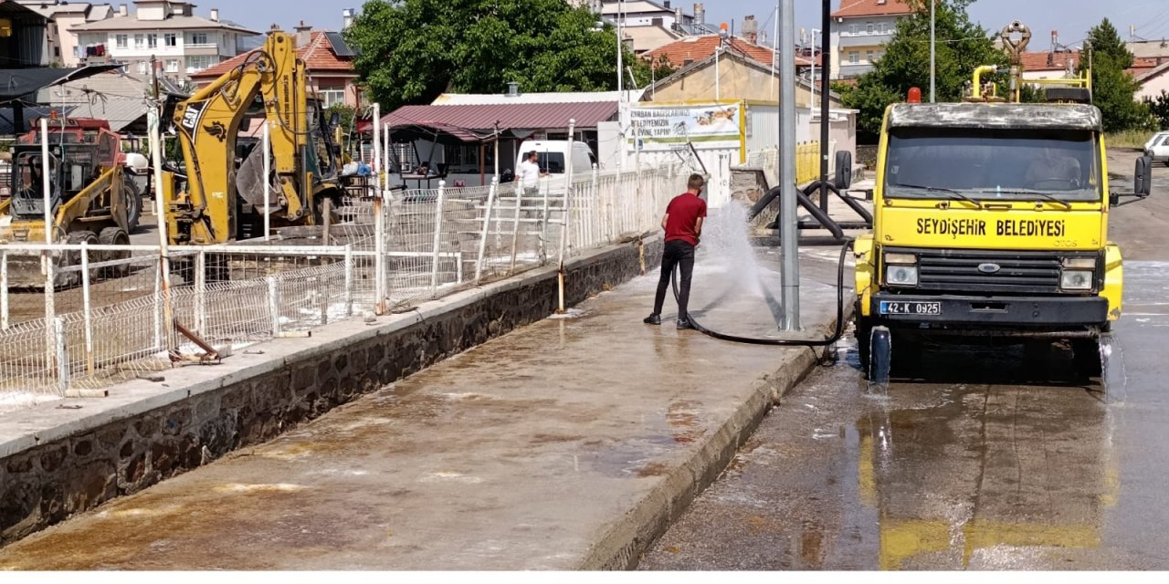 Çöp konteynerleri dezenfekte edildi