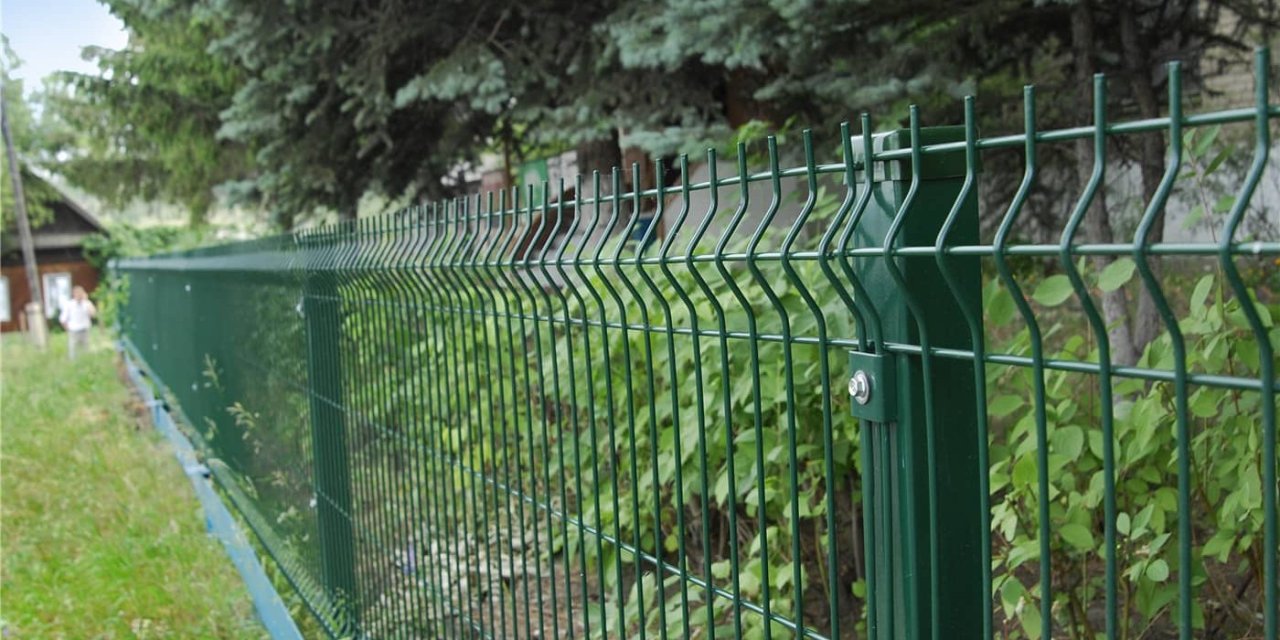 Eline korkuluk demiri saplanan çocuk hastaneye kaldırıldı