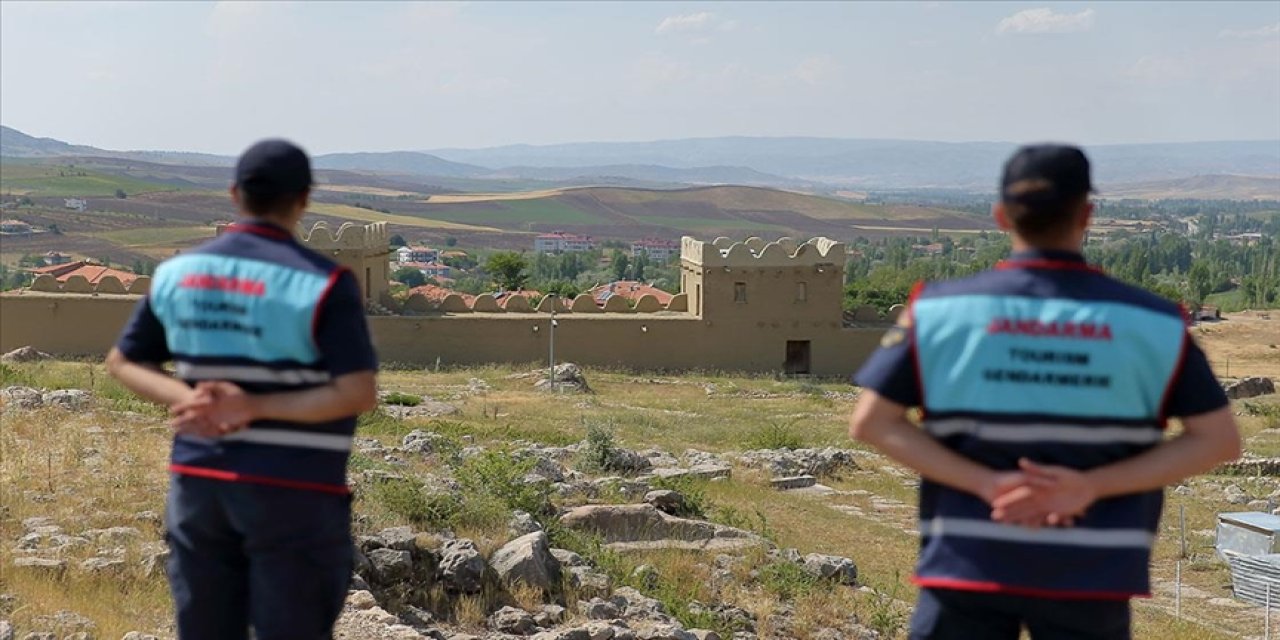 Hititlerin binlerce yıllık antik kentlerinde jandarma timleri görev alıyor