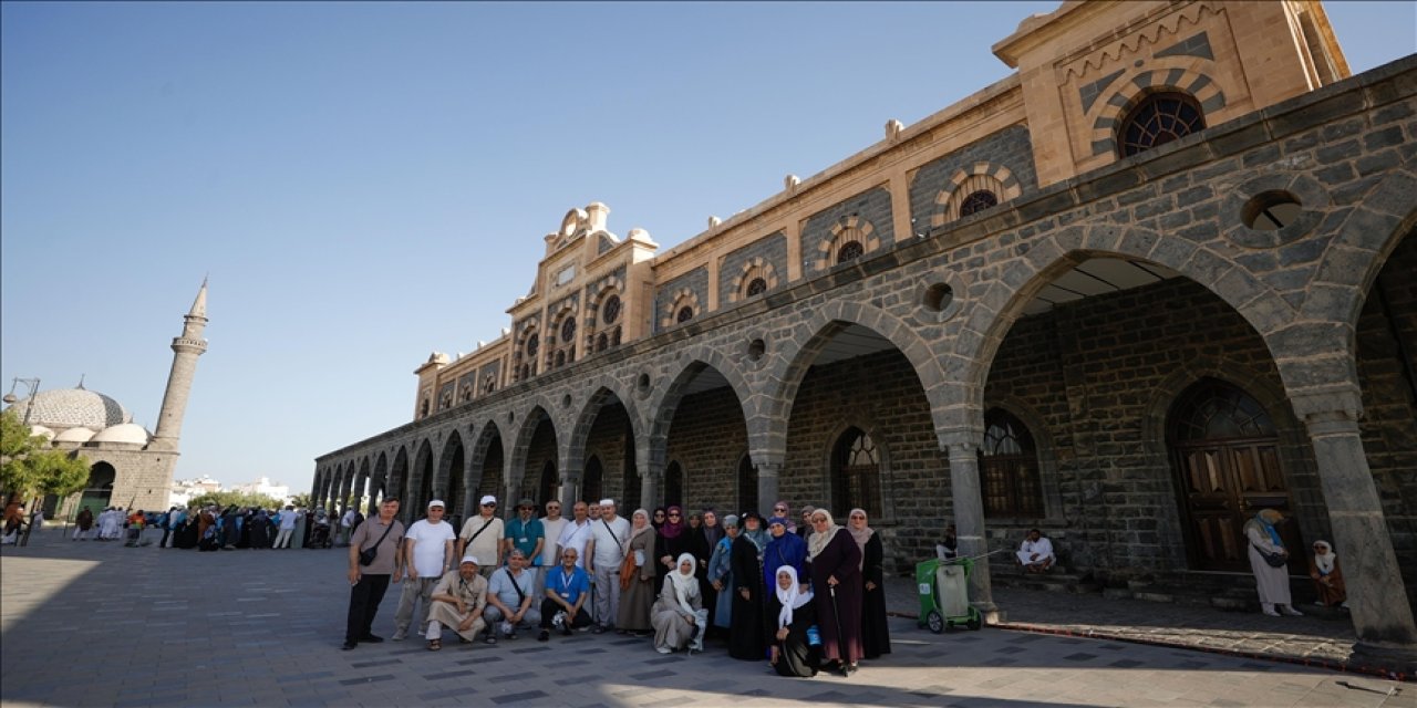 Hacılar, Osmanlı yadigarı Medine Tren İstasyonu Müzesi'ni ziyaret etti