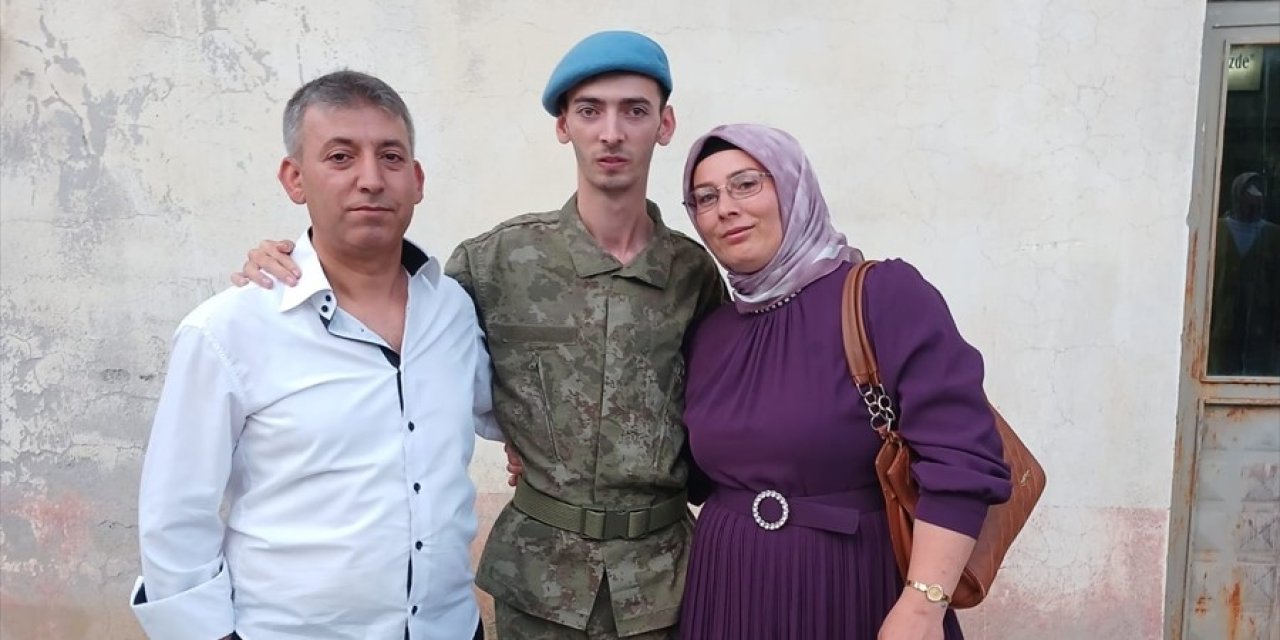 Engelli genç için temsili 'asker eğlencesi'