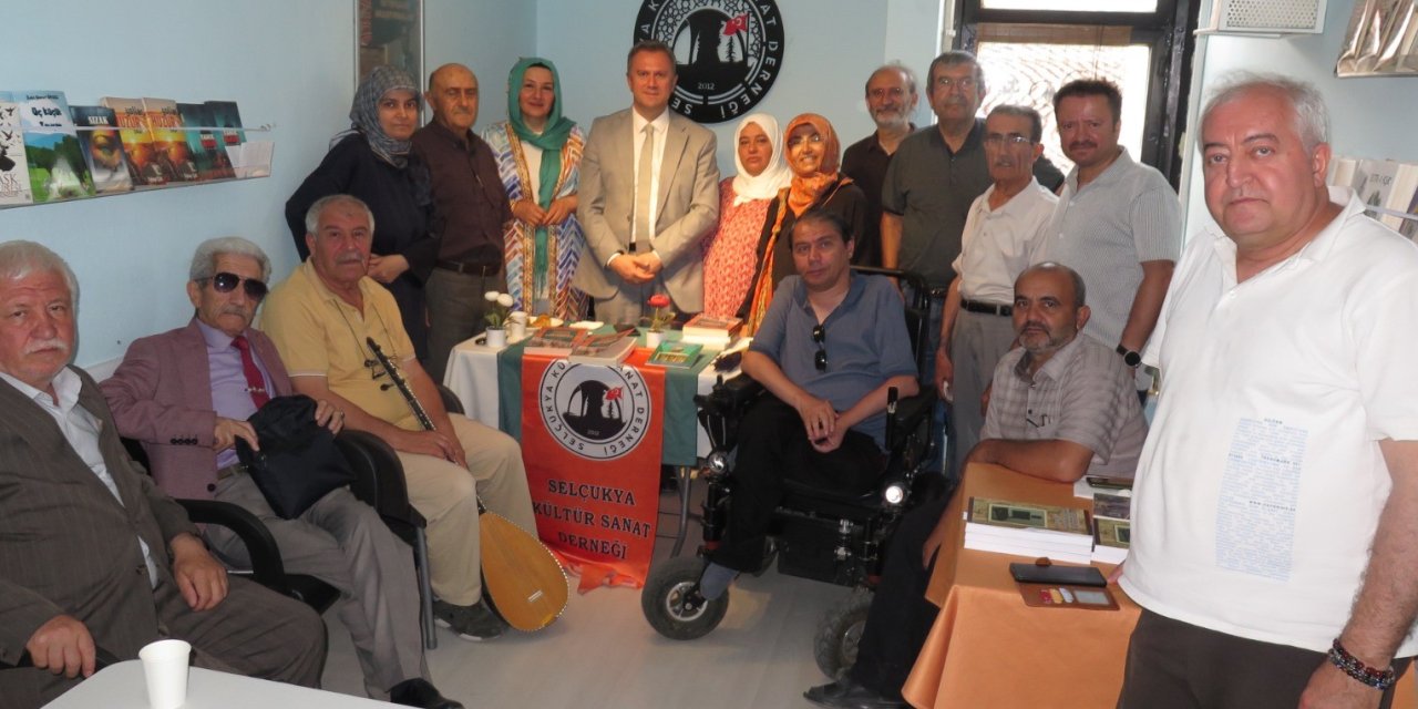 Arslan Selçukya'da okurlarıyla buluştu