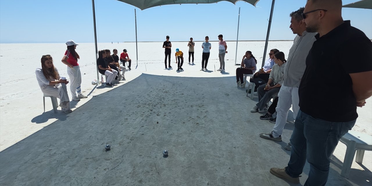 Tuz Gölü'nde hem yarıştılar hem doğayla buluştular