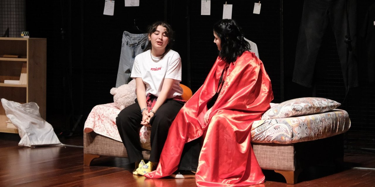 LİMA öğrencilerinden tiyatro gösterisi