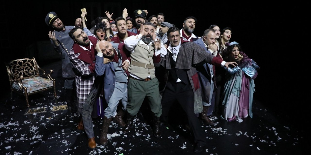 Konya Şehir Tiyatrosu'nda koltuklar doldu