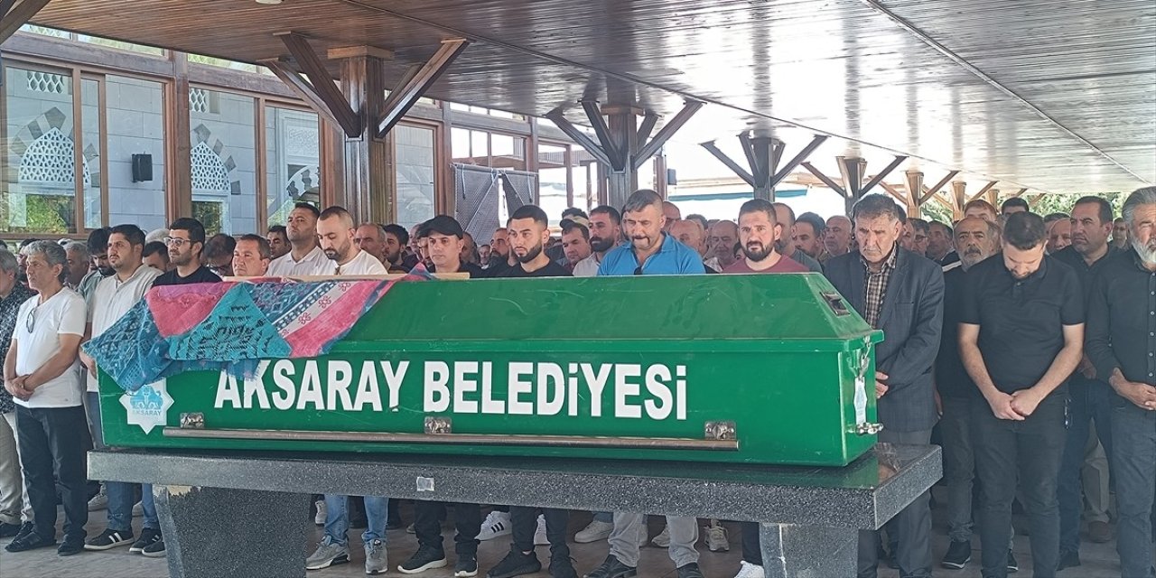 YKS'ye giderken kazada ölen kadın defnedildi