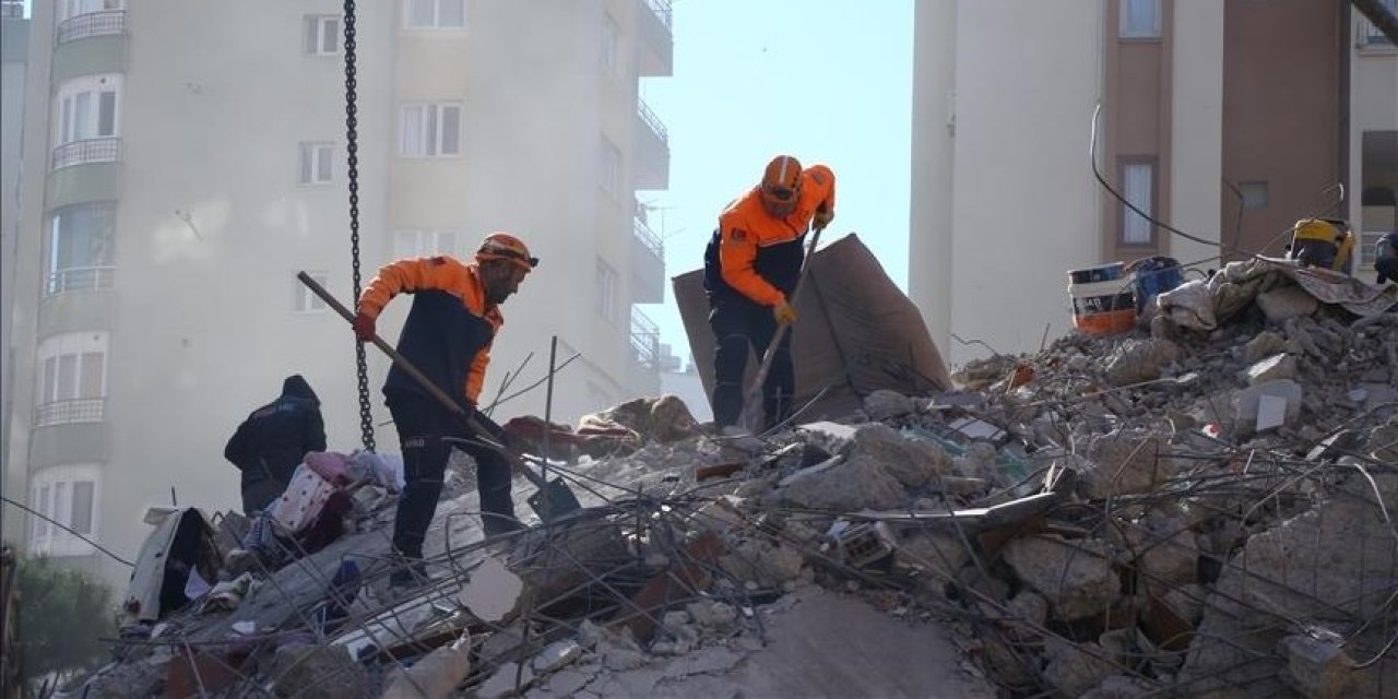 Depremle ilgili 9 eski kamu görevlisine dava açıldı