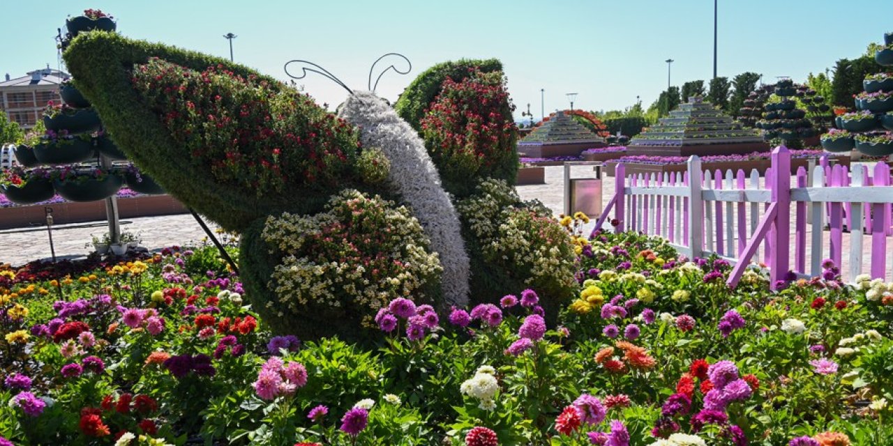 Selçuklu'da 375 bin çiçek görsel şölen sunuyor