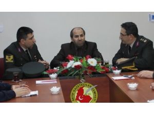 'Berber Açarken Ustalık Belgesi İsteniyor, Gazete Çıkarmak İçin Koşul Yok'