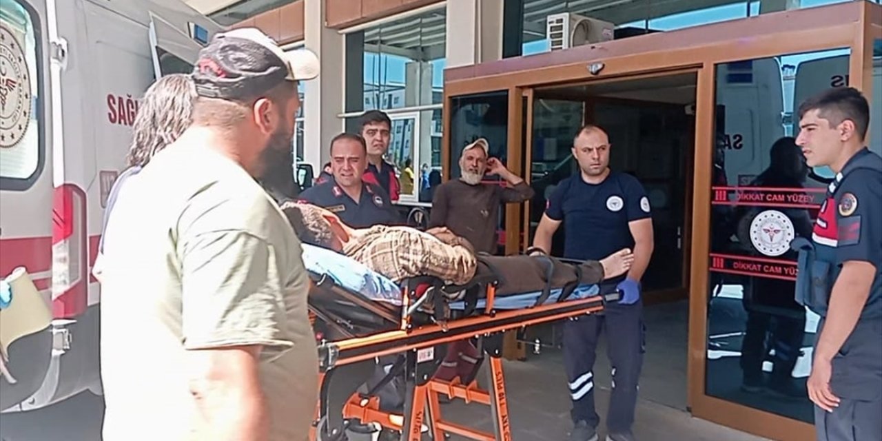 Seydişehir'de motorlu testereyle ağaç kesen kişi kendini yaraladı