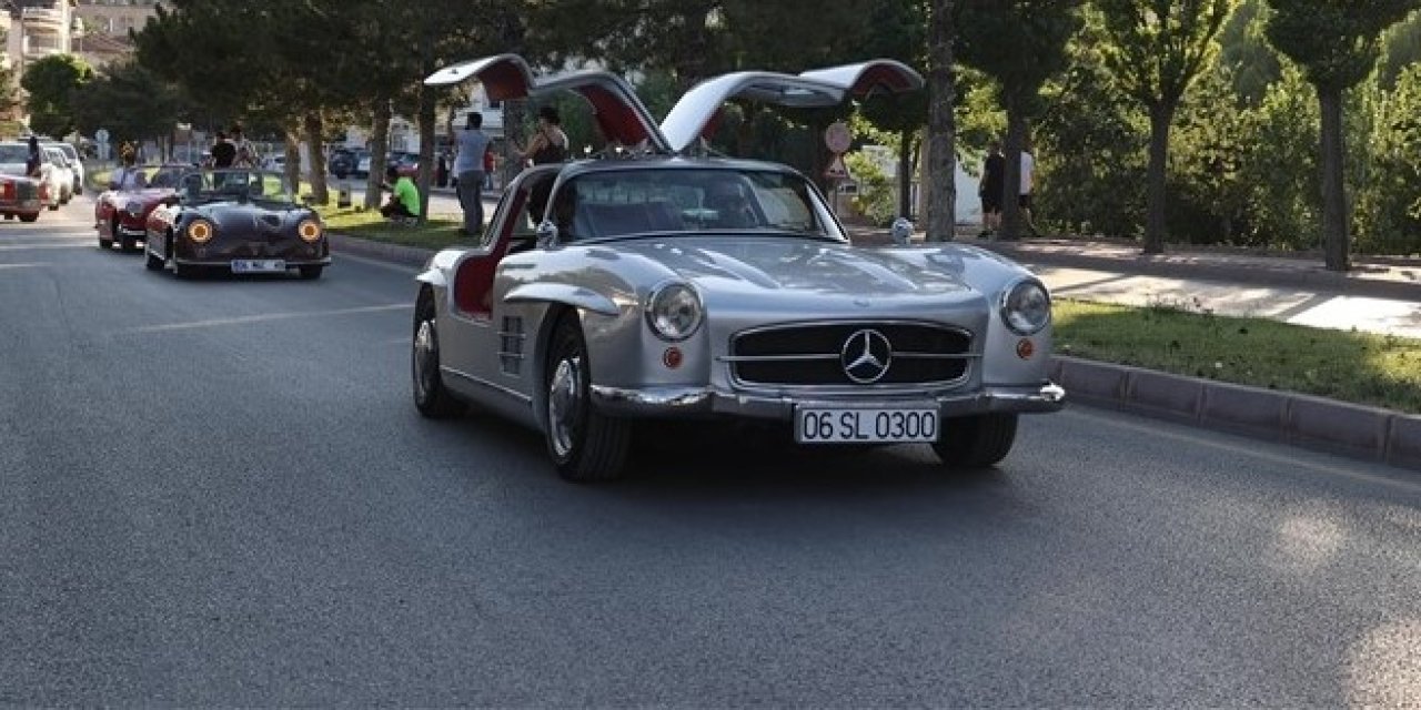 Klasik otomobil tutkunları buluştu